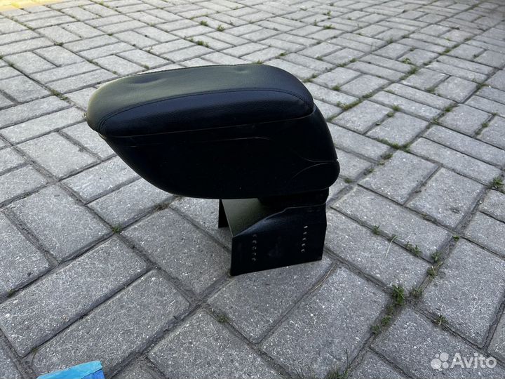 Подлокотник универсальный