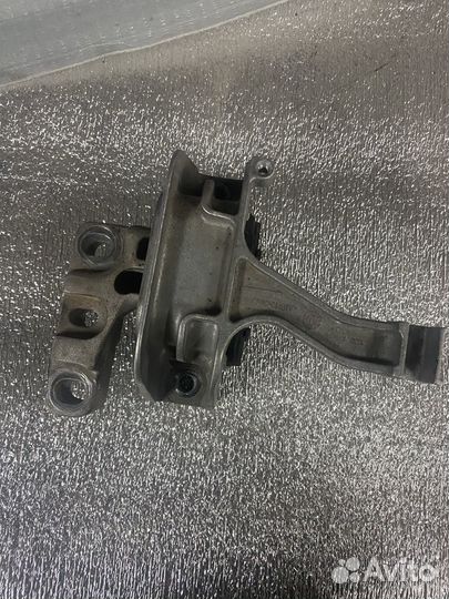 Skoda kodiaq подушка двиготеля