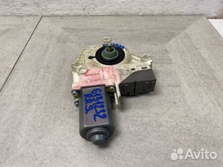 Моторчик переднего правого стеклоподъемника