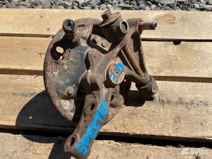 Кулак поворотный задний правый Kia Spectra седан