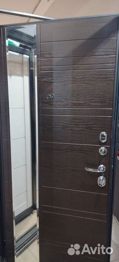 Дверь входная Новелло Зеркало Венге