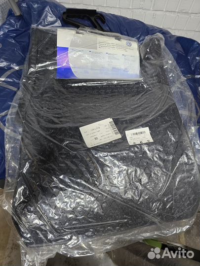 Комплект резиновых ковриков для Volkswagen Touareg