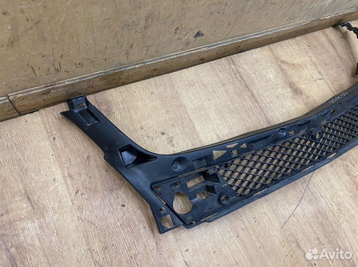 Решётка в бампер центральная Mercedes Benz W166 ML