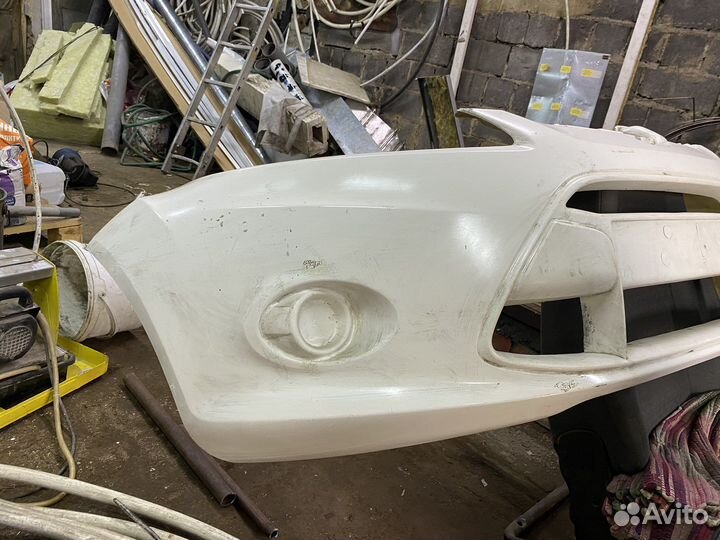 Передний бампер Ford Fiesta