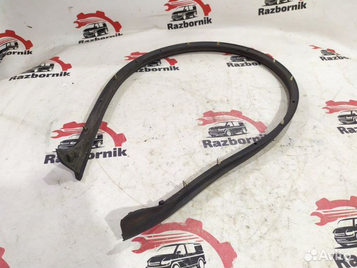 Уплотнительная резинка боковой двери левая