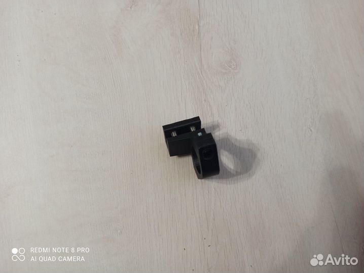 Крепление зажимное для фонаря на шлем пожарного