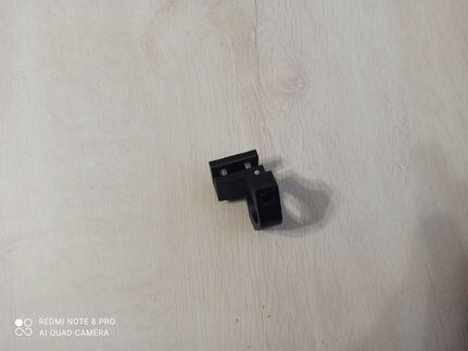 Крепление зажимное для фонаря на шлем пожарного