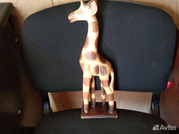 Жираф. дерево