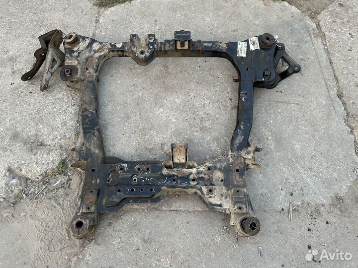 Подрамник Kia Carnival 2 2007г