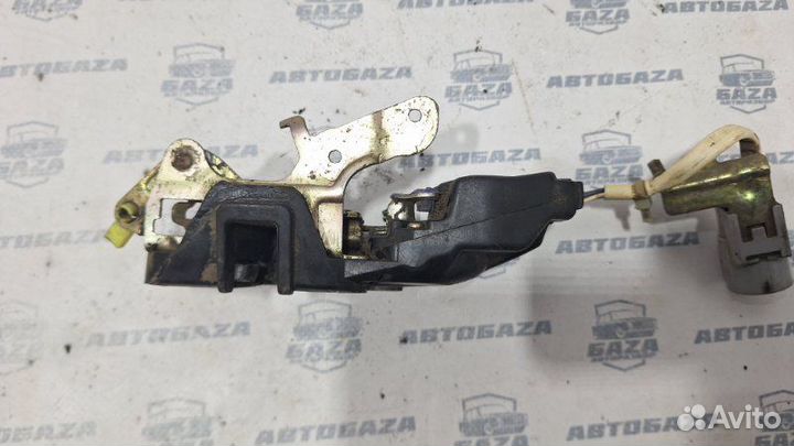 Замок двери передний левый Toyota Corolla Ceres