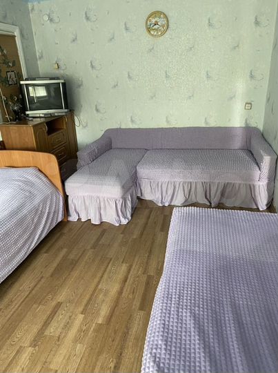 2-к. квартира, 42 м², 3/3 эт.