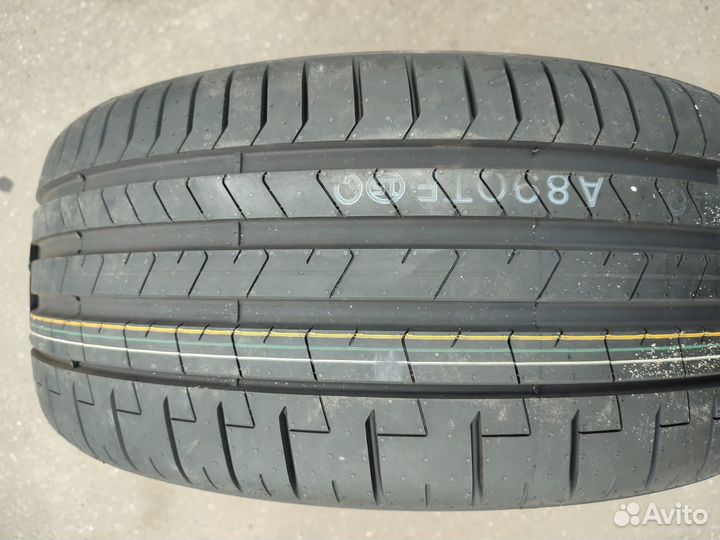 Pirelli P Zero PZ4 275/35 R23 104Y