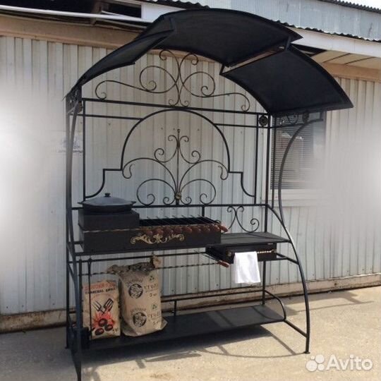 Мангал с крышей