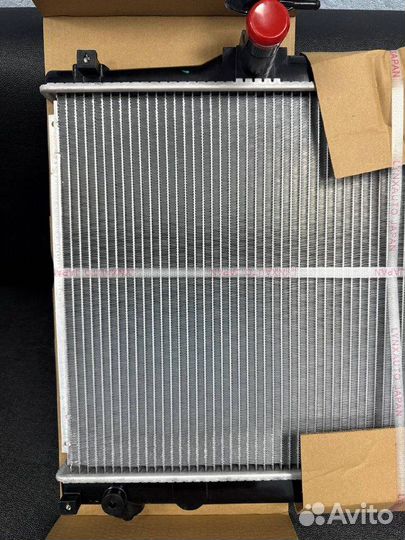 Радиатор охлаждения Noah / Voxy / Ipsum