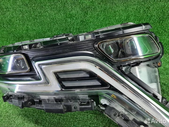 Фара правая Kia Carnival