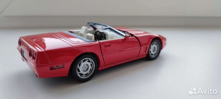 Модель автомобиля 1/24 Chevrolet Corvette 1995