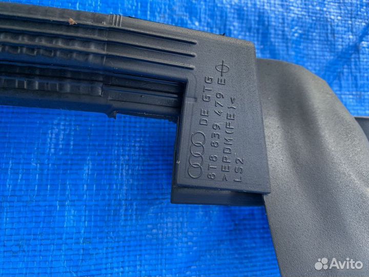Уплотнитель заднего стекла правой / левой Audi A5