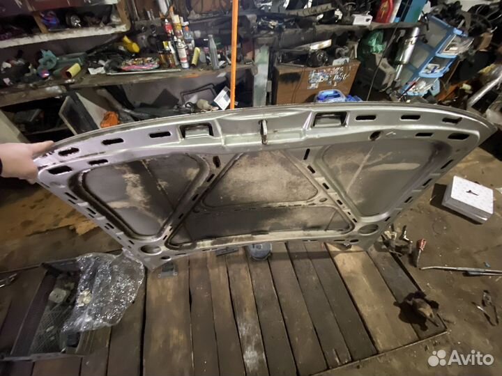 Капот Volkswagen Passat B3