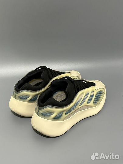 Кроссовки Adidas Yeezy 700 v3 оригинал