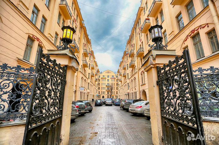 Прогулки по пaрадным и пaмятникам