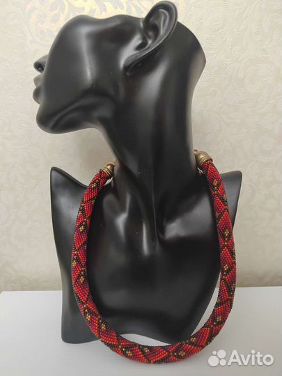 Колье жгут из бисера