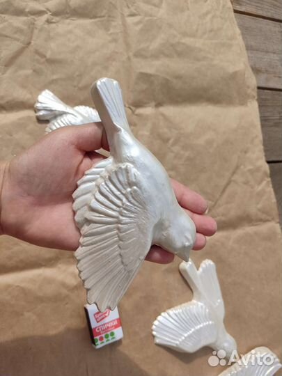 Птицы и лев барельеф