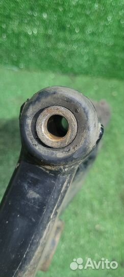 Рычаг передний правый Mitsubishi Carisma 2001