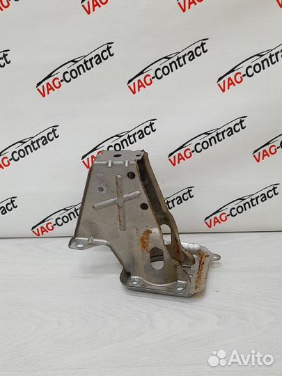 Кронштейн педали тормоза Volkswagen Passat B6 1.8