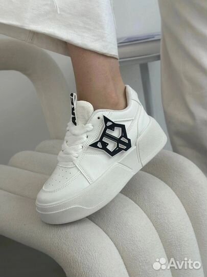 Кроссовки женские