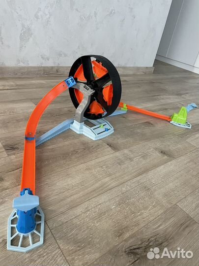 Набор игровой Hot Wheels Круговое противостояние