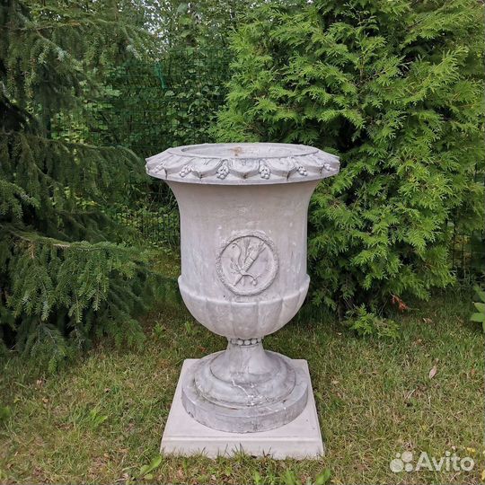 Вазон для сада и парка: Аполлон и Диана