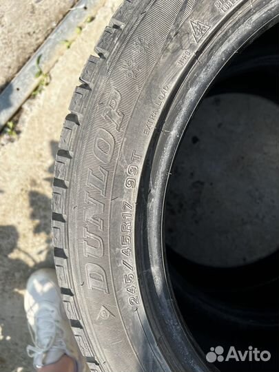 Dunlop SP Winter Ice 02 245/45 R17 99T