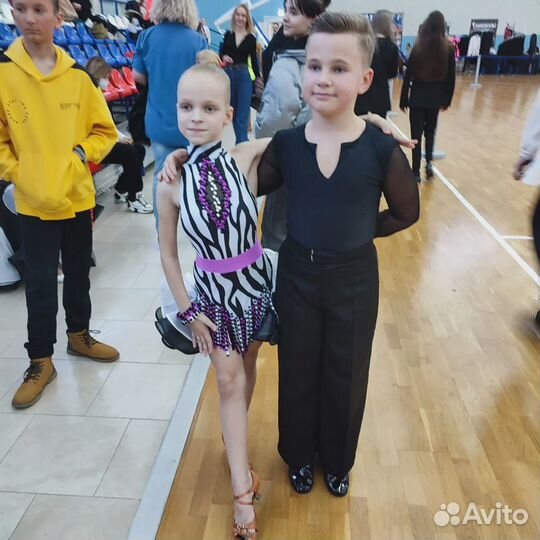 Продаю платье для ю1.боди и 2 юбочки