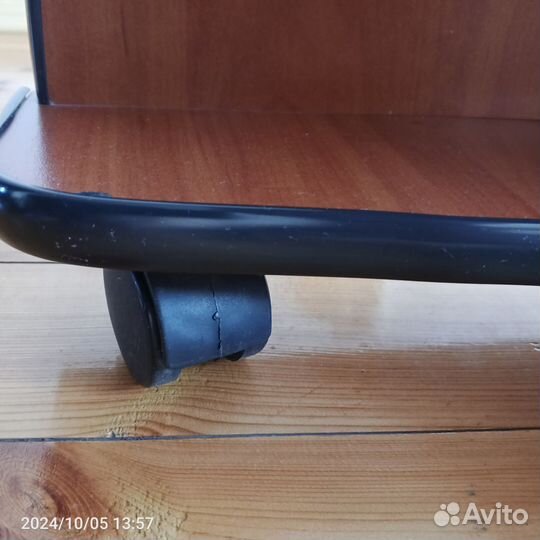 Продаю компьютерный стол