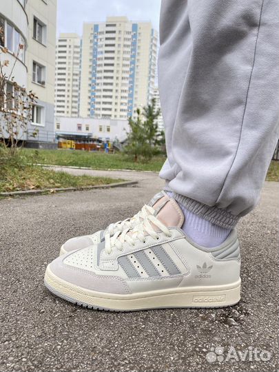 Кроссовки adidas forum новые