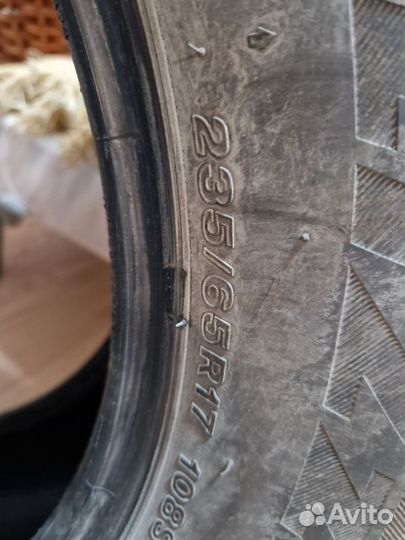 Bridgestone Blizzak DM-V2 235/65 R17