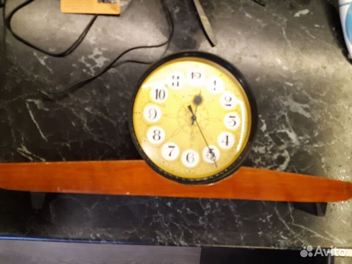 Часы янтарь