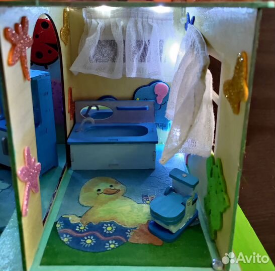 Кукольный домик с мебелью