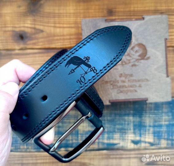 Мужской кожаный ремень с гравировкой