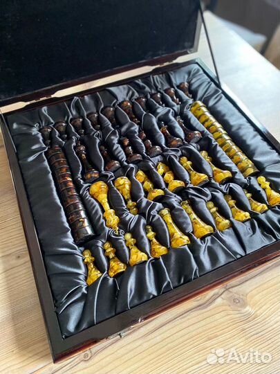 Янтарные шахматы. Шахматы из янтаря 