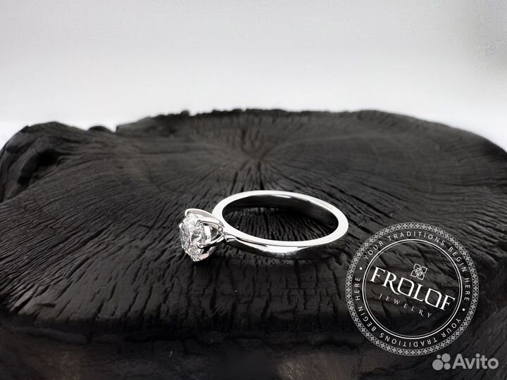 Помолвочное кольцо с бриллиантом 0,5 карат