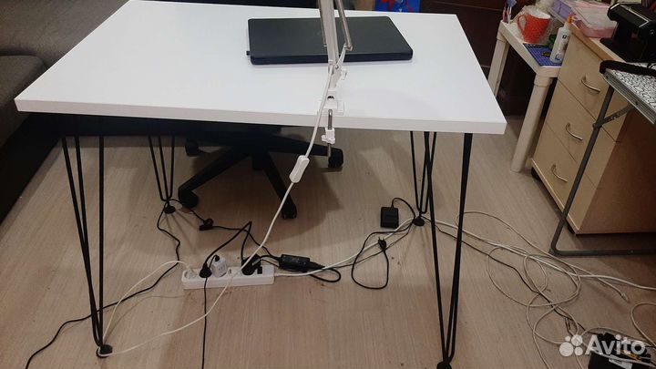 Стол письменный компьютерный белый