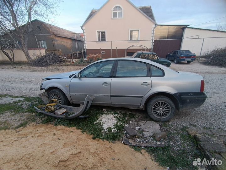Volkswagen Passat 1.8 МТ, 2000, битый, 395 000 км