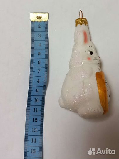 Зайчик с часами елочная игрушка