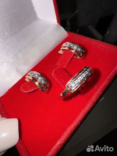 Золотой комплект с бриллиантами