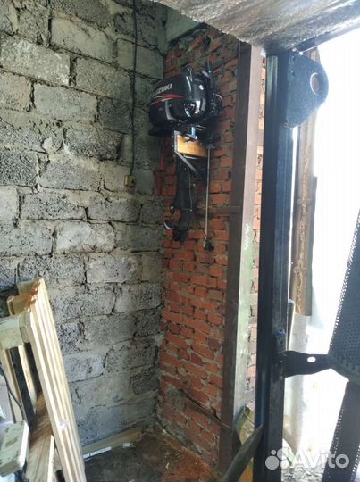 Стойка подставка для хранения лодочного мотора