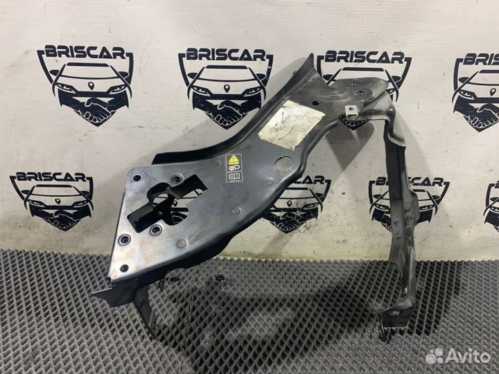 Крепление фары переднее левое Mercedes-Benz