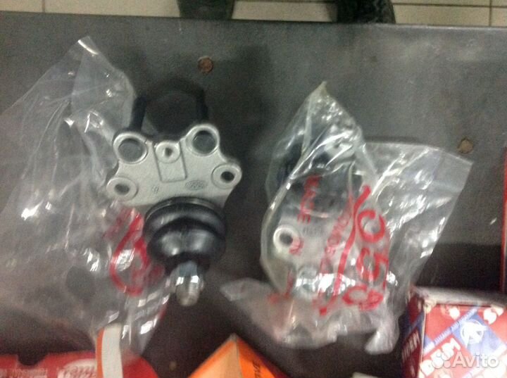 Шаровая опора на Toyota hiace 2 до 2004 года