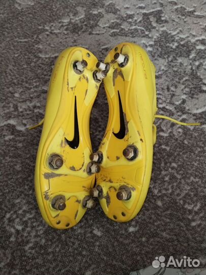 Футбольные бутсы nike