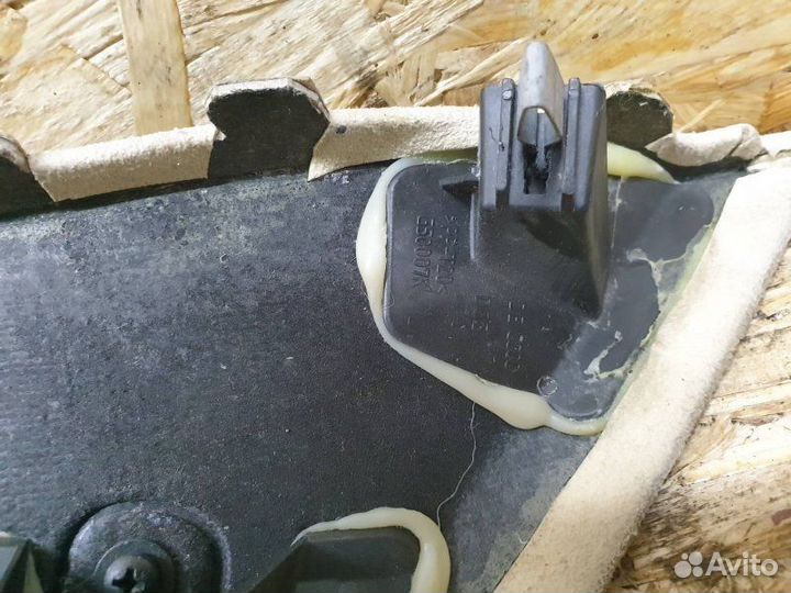 Обивка стойки облицовка левая Audi R8 42 4.2 2008